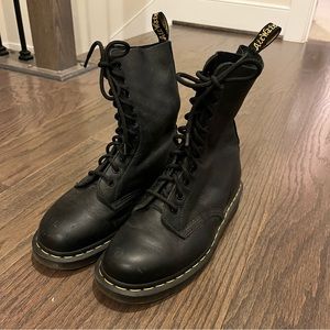 10-Eye Original Dr. Martens Women’s Size 9